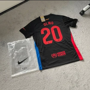 FCB x Cactus Jack - Olmo #20 - FC Barcelona fotbollströja med Cactus Jack loggan. Olmo #20 på ryggen. Storlek S.