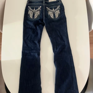 Y2K Miss Me jeans (titta description)  - Aldrig använda. Om ni är intresserade så skulle jag preferera att ni går till min Vinted för det är lättare för mig så, min vinted är akifus