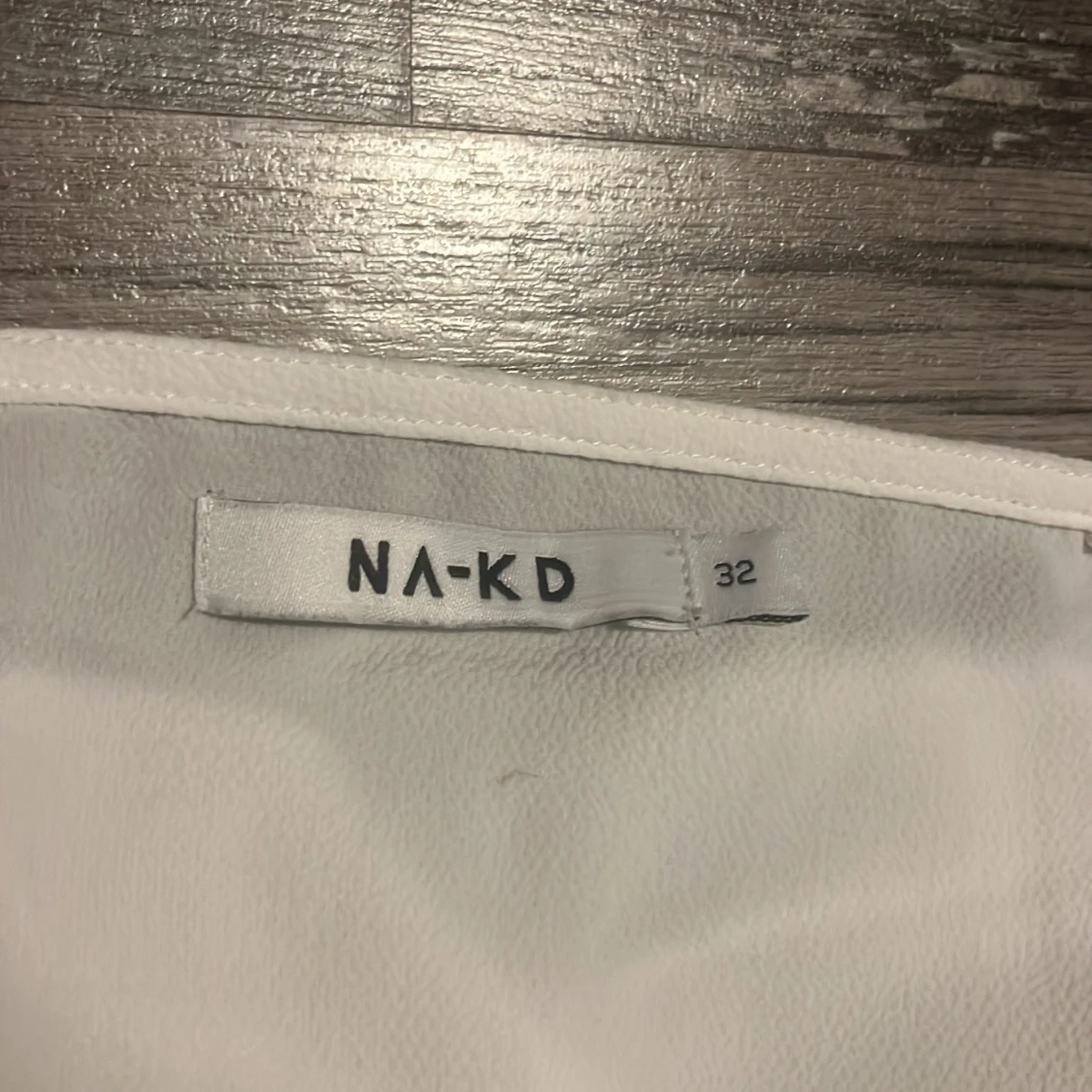 Vit linnetopp från NA-KD - 2