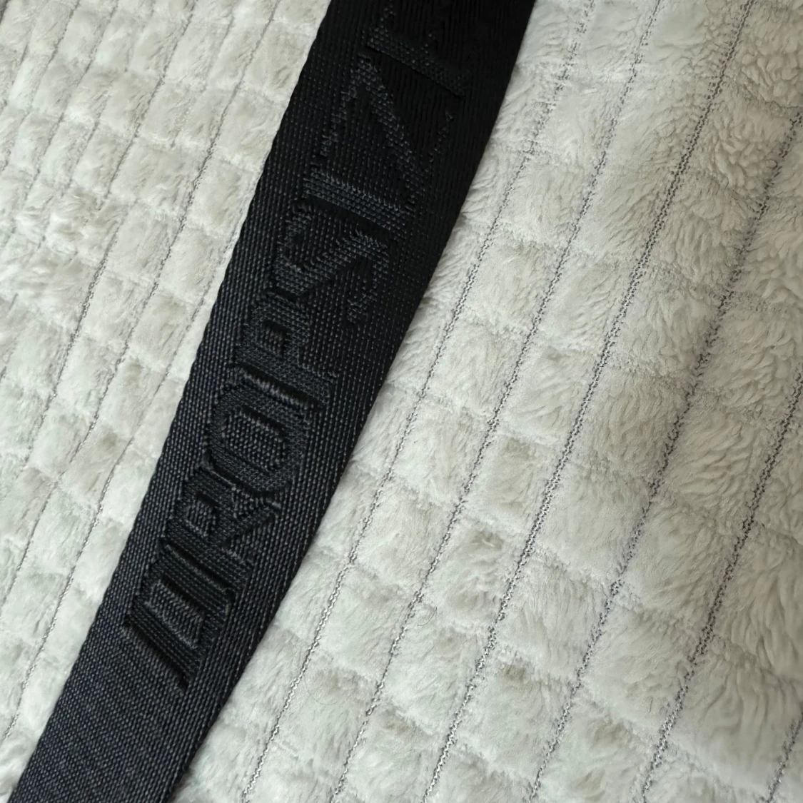 Svart axelväska från Dropsize - 4