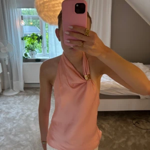 Halterneck topp - Jättefin slutsåld topp från Zara!!🥰Endast provad och lappen kvar