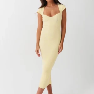 SÖKER!!!😍🌻 - SÖKER!!!!! den här fina klänningen från Gina tricot i storlek S, någon som har å vill sälja till mig?