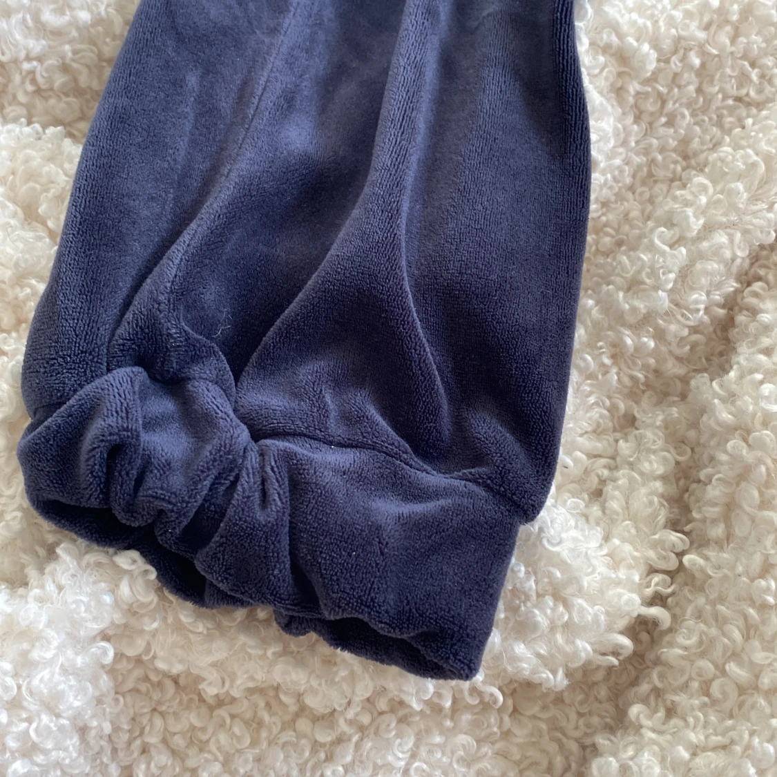 Mörkblå mjukisbyxor i fleece - 2