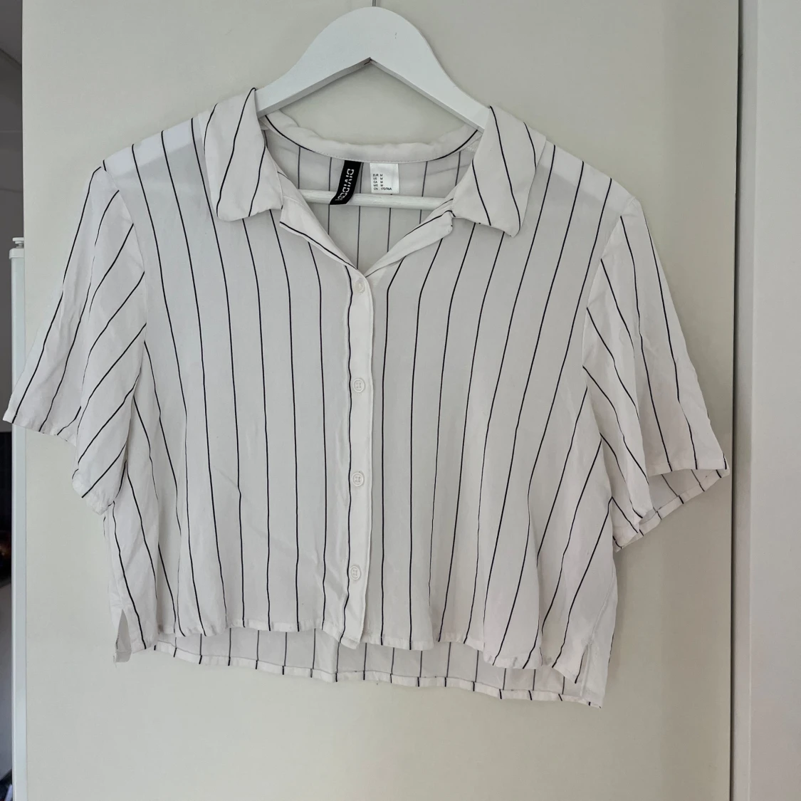 Vit randig croppad skjorta H&M Divided