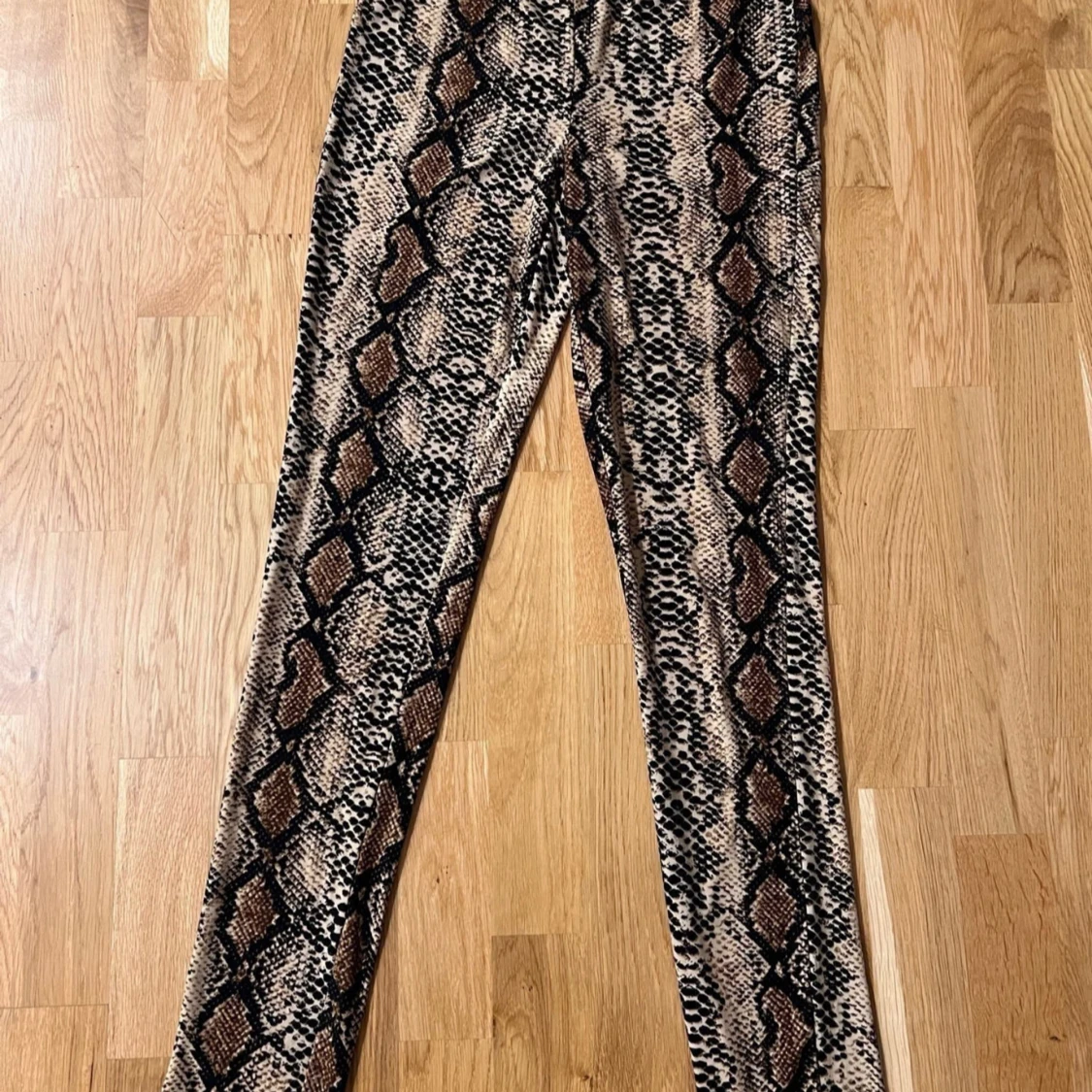 Snakeprint leggings från Noisy May zalando nya
