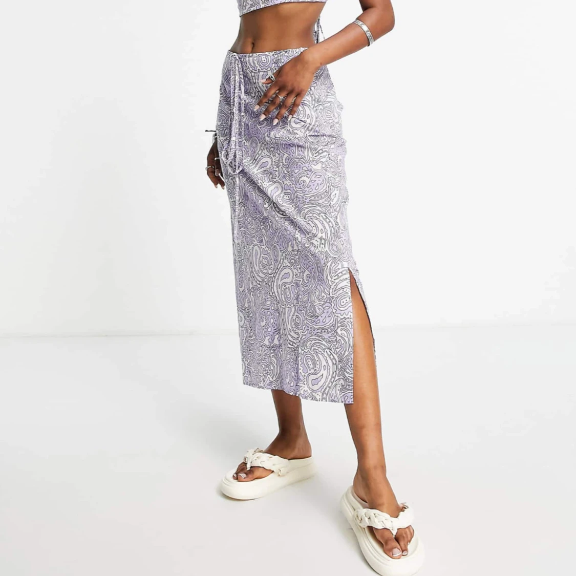 Ljuslila paisleymönstrad långkjol