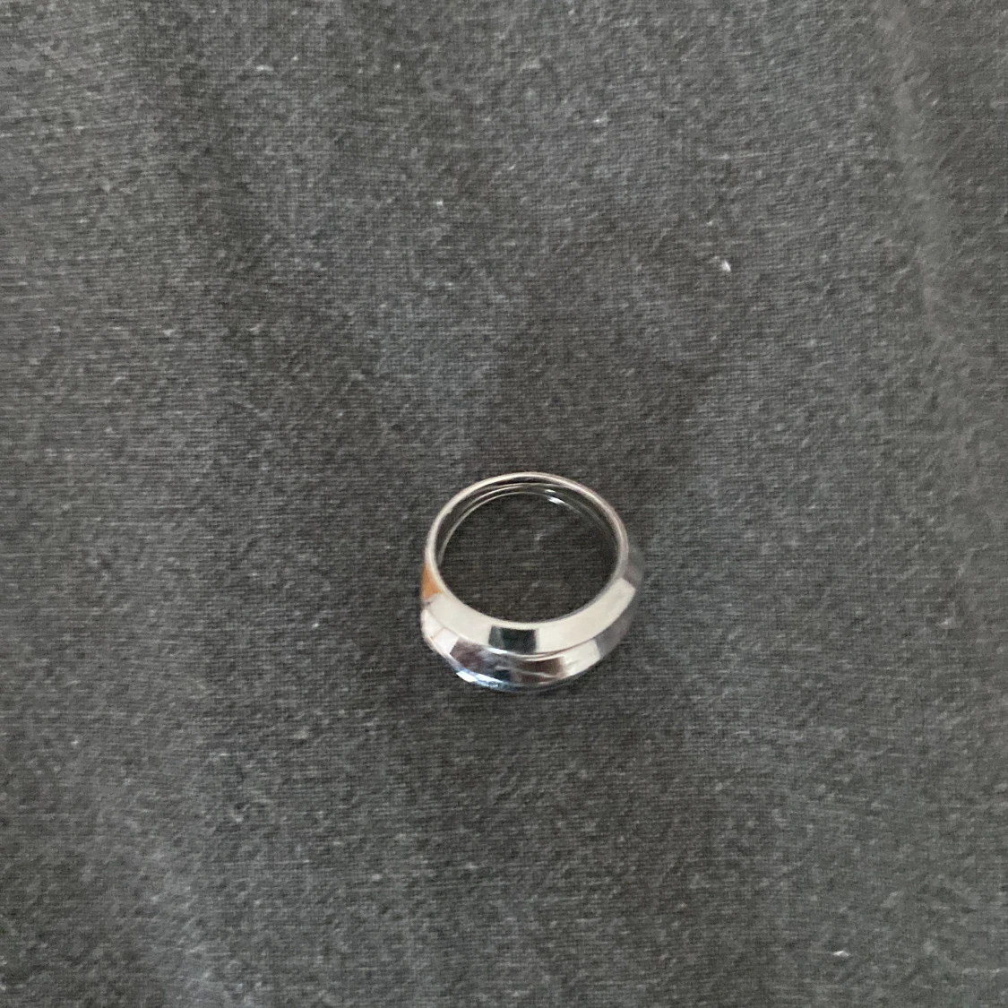 Chunky silverfärgad ring i lager från Edblad  - 1