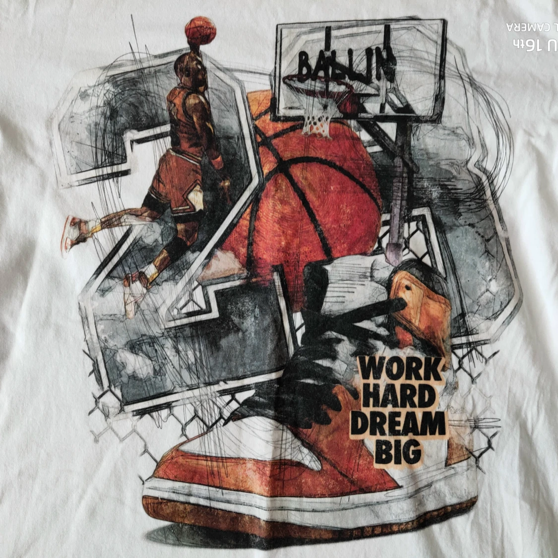 Vit basketinspirerad t-shirt med tryck - 2