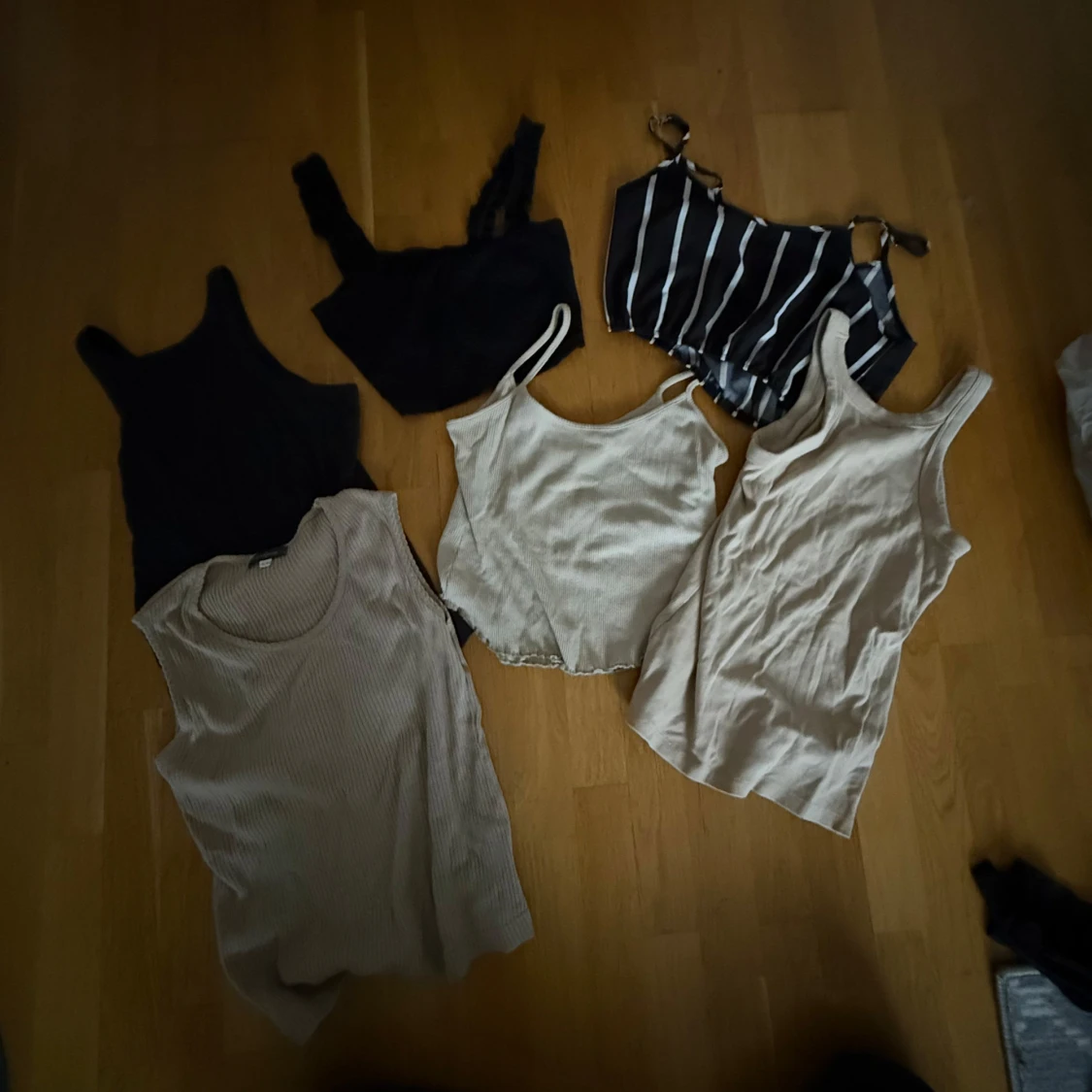 7-pack linnen och toppar i neutrala färger