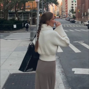 HELSA vit stickad polotröja - Superfin stickad tröja från Elsa Hosks märke HELSA // Beautiful and cozy white sweater from Elsa Hosks brand HELSA. Worn a few times. Size small / 36. Nypris: 3000kr / $300  Material: 40% acrylic, 30% wool, 20% nylon, 10% alpaca