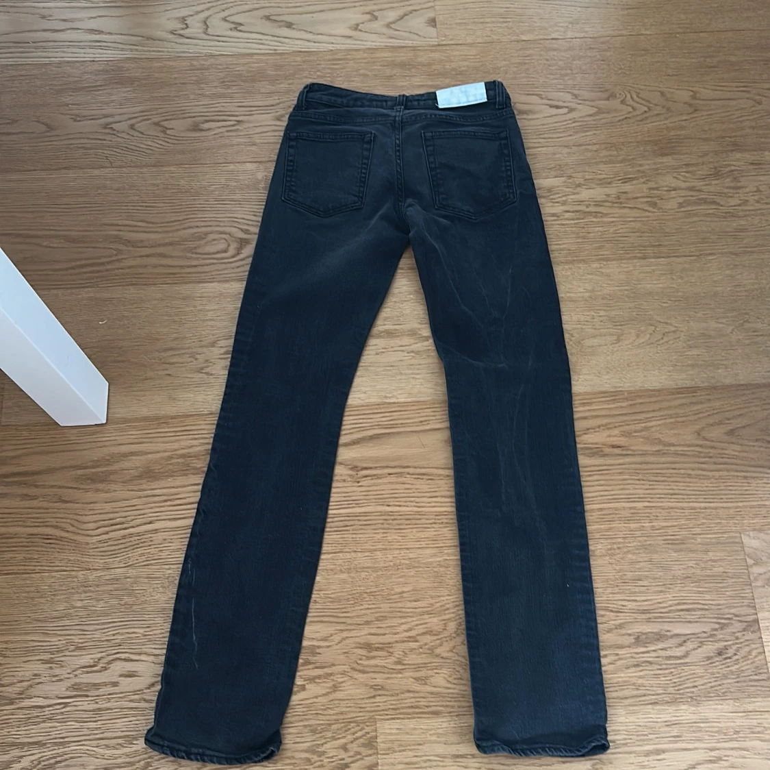 Svarta raka jeans från Acne Jeans - 1
