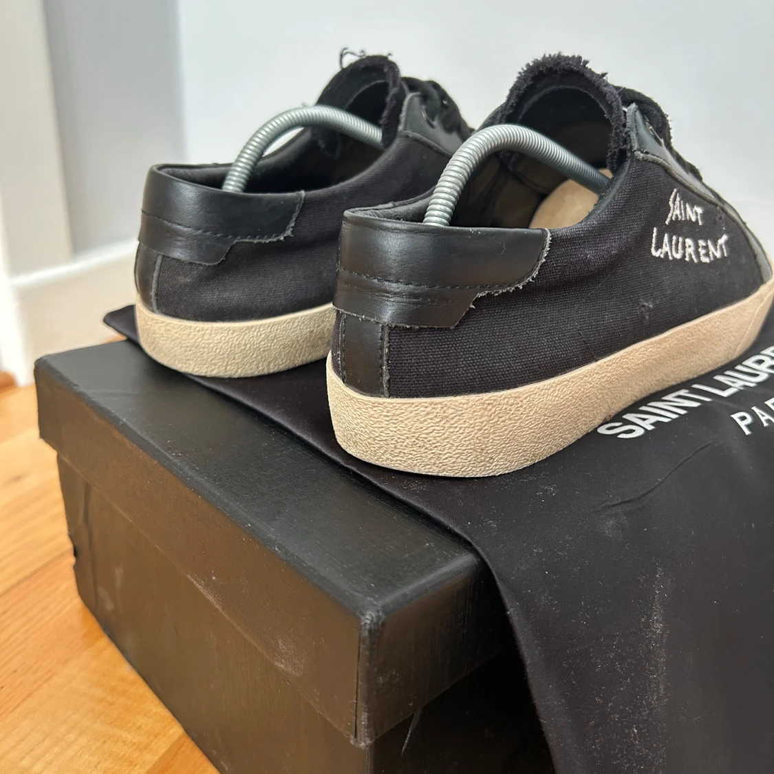 Svarta Saint Laurent sneakers i canvas - 1