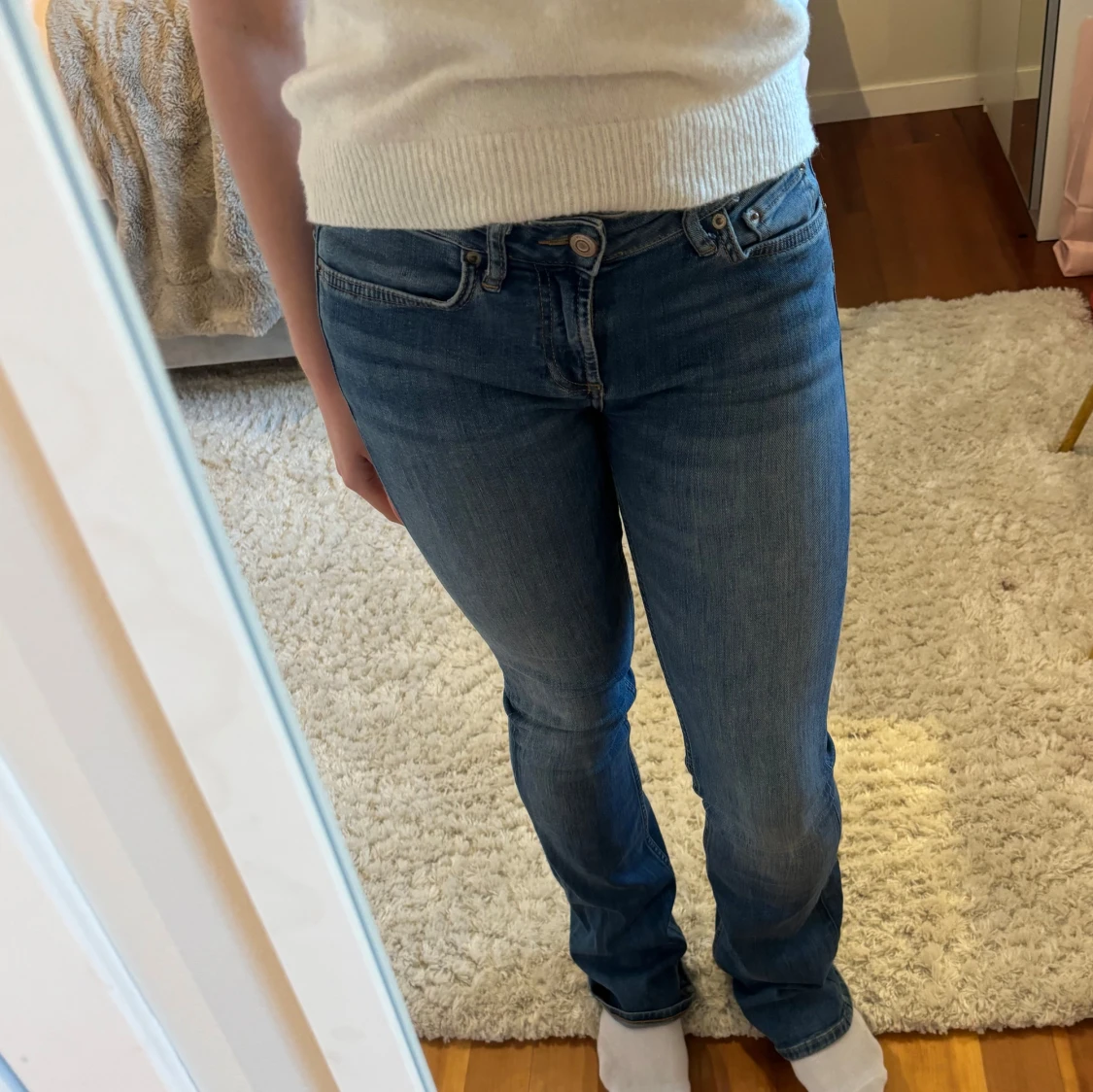 Blå bootcut jeans från Zara