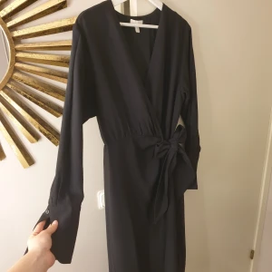 klänning  - oanvänd 