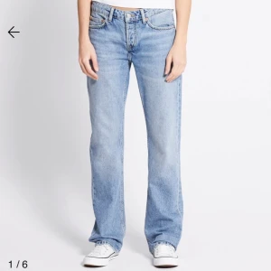 Lagers icon jeans💙 - Säljes då dom är lite små. Väl använda, men i väldigt bra skick, inga defekter!💗 Nypris: 400kr