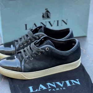 Lanvin skor - Säljer as snygga lanvin i uk 9, riktigt snygga i marinblå! Säljer för använder ej