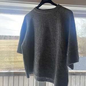 Stickad t shirt - Bra skick, knappt använd, kan diskutera priser👍🏼🫶🏼🫶🏼