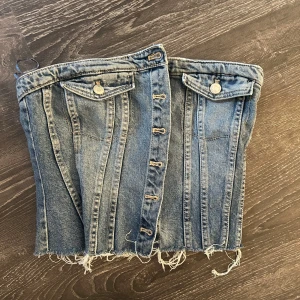Jeans topp Zara  - Jätte snygg och somrig jeans topp från Zara💕
