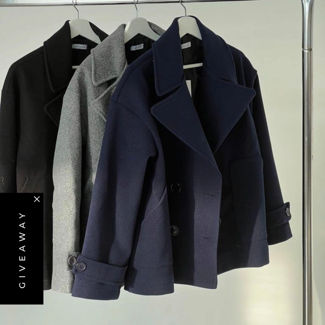 Svart kappa med knappar - 1