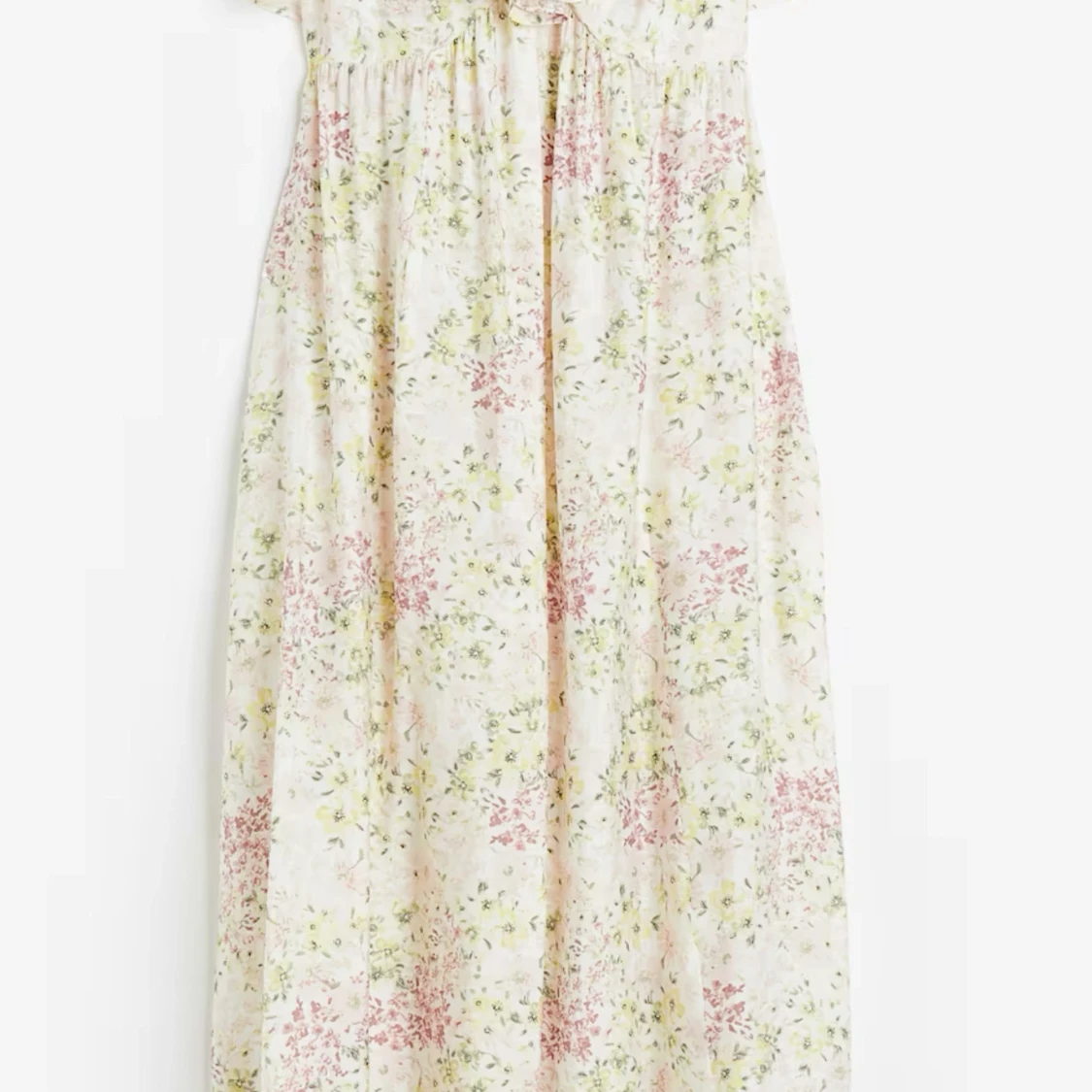 Blommig långklänning med volang