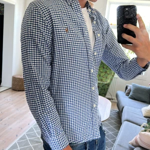 Ralph Lauren skjorta  - Riktigt fet perfekt till sommardagarna🙌 inga defekter mycket bra skick! Nypris ca 1700kr 