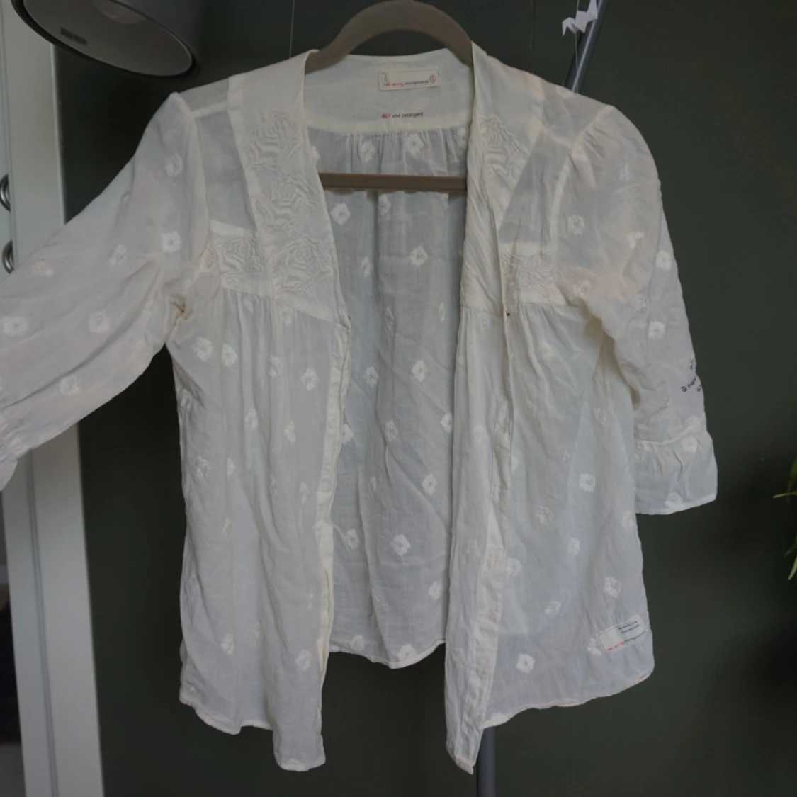 Vit Odd Molly blus med broderi - 1