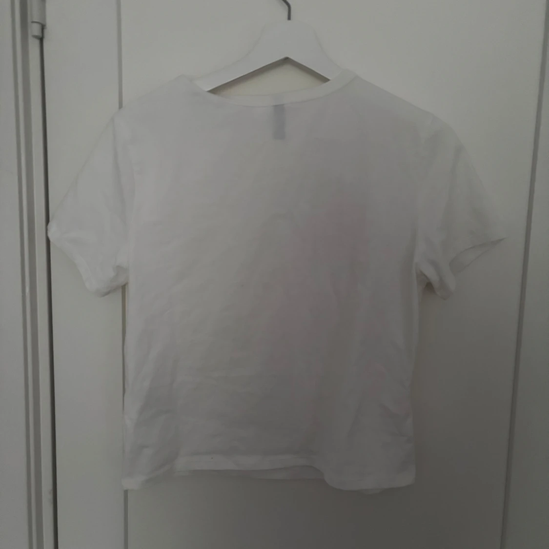 Vit t-shirt med twist från Divided - 1