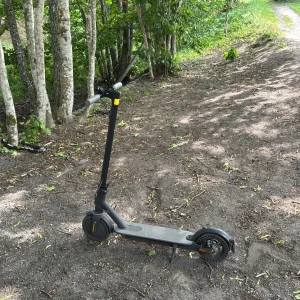 Elspark - en bra elspark som funkar parfekt, den går i 20km, priset kan gå att diskutera vid snabb affär 