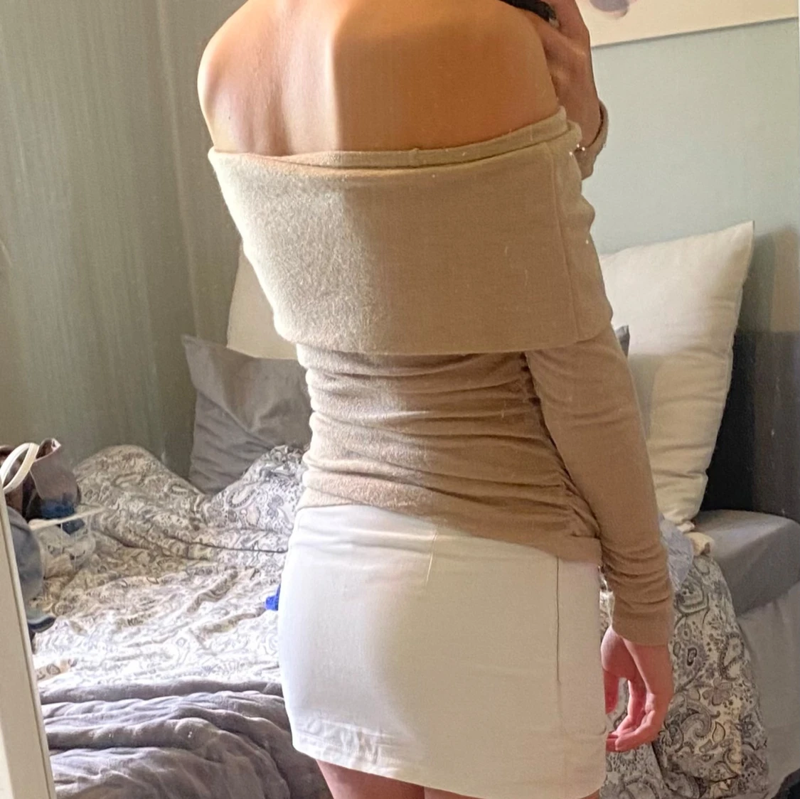 Beige offshoulder tröja  - 1