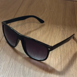 RayBan boyfriend liknande solglasögon  - Ray-Ban boyfriend liknande solglasögon. Oanvända.
