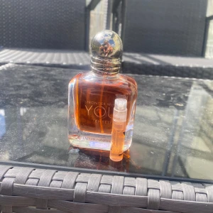 Emporio Armani Stronger With You Intensely - Nu säljer jag min Emporio Armani Stronger With You Intensly sampel 5 ml den passar mer till vintern och hösten ä. Sommaren och våren OBS det är en sampel på 5ml priset kan diskuteras 