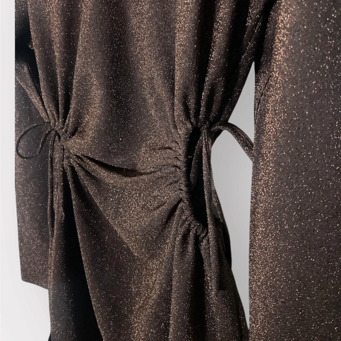 Glittrig brun kortklänning H&M Divided - 1