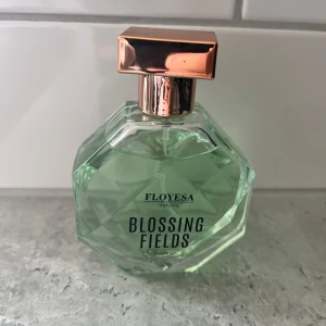 FLOYESA Blossing Fields parfym - Fräsch parfym från FLOYESA deluxe, Blossing Fields. 