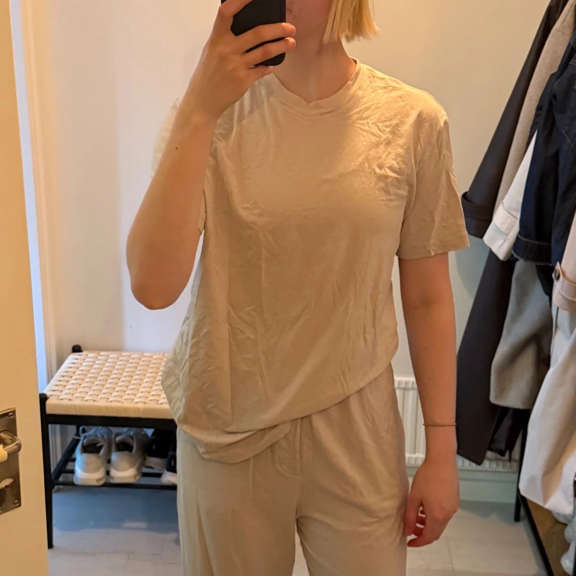 Beige mjukis/pyjamas t-shirt från SKIMS