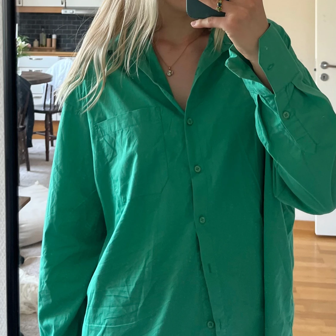 Grön oversized skjorta från Bik Bok - 1