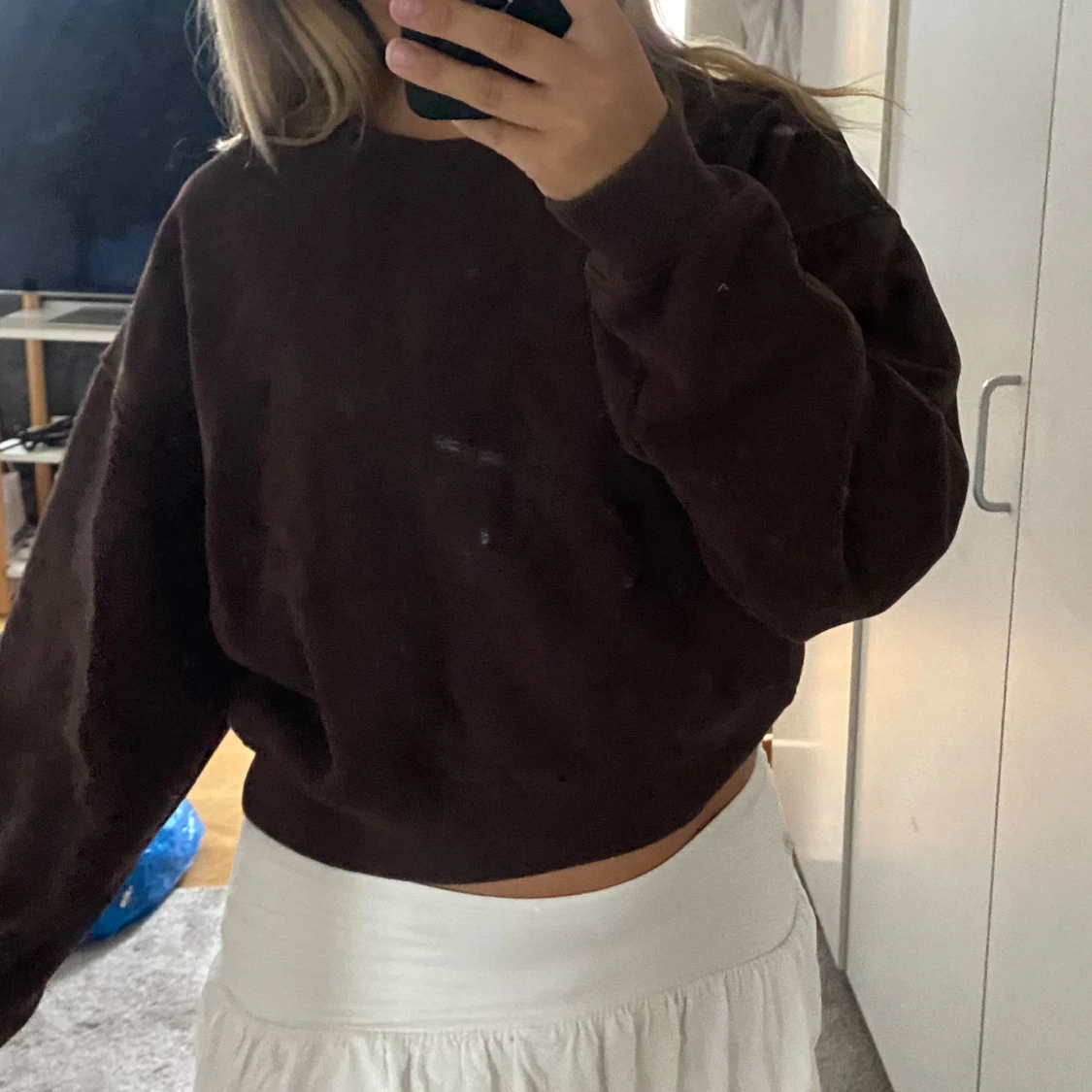 Mörkbrun croppad sweatshirt - 2