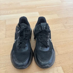 Svarta Nike sneakers - Nike skor 