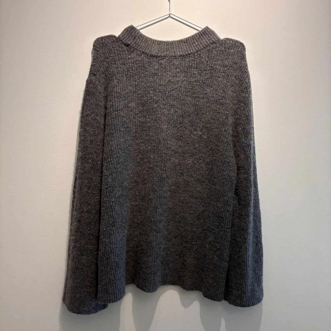 Grå stickad tröja från Indiska - 2