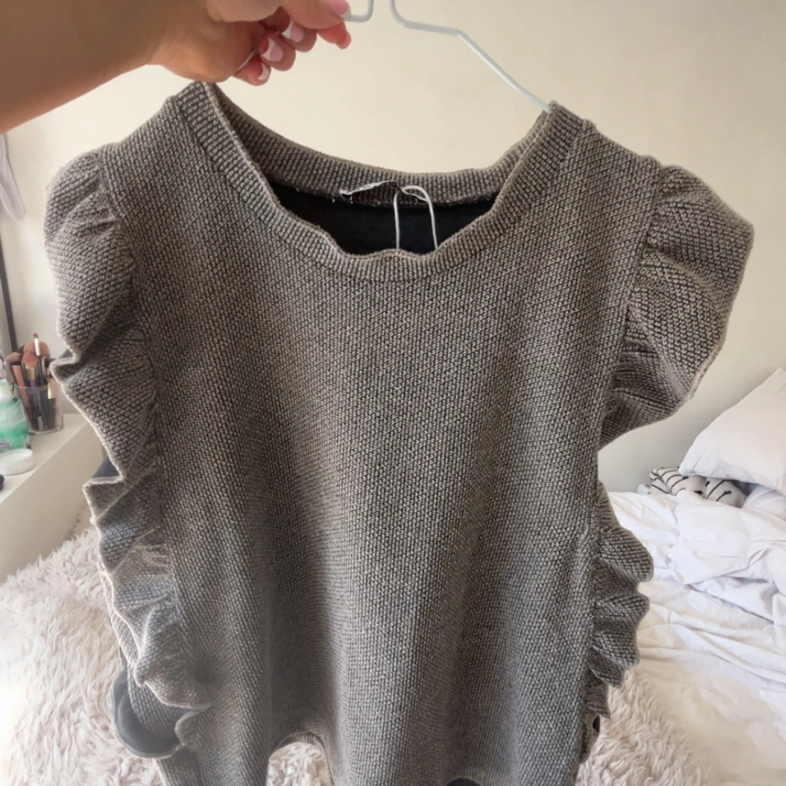 Grå stickad topp med volang från Zara - 1