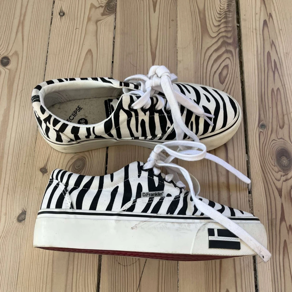 Zebramönstrade sneakers från D.Franklin