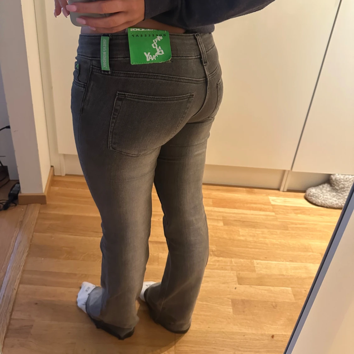Grå bootcut jeans - 2