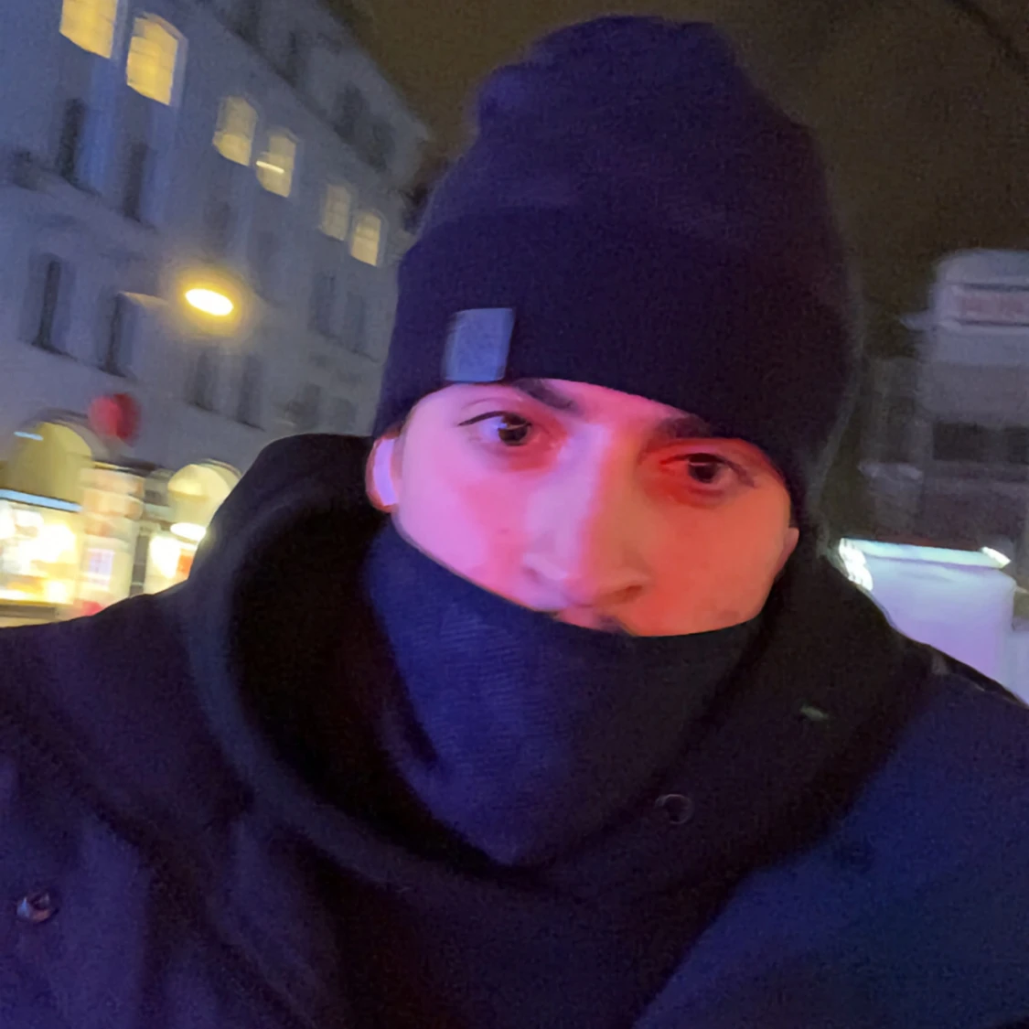 Mörkblå rutig halsduk och mössa från Louis Vuitton - 2