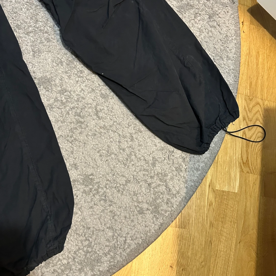 Svarta byxor med snörning från Zara - 1