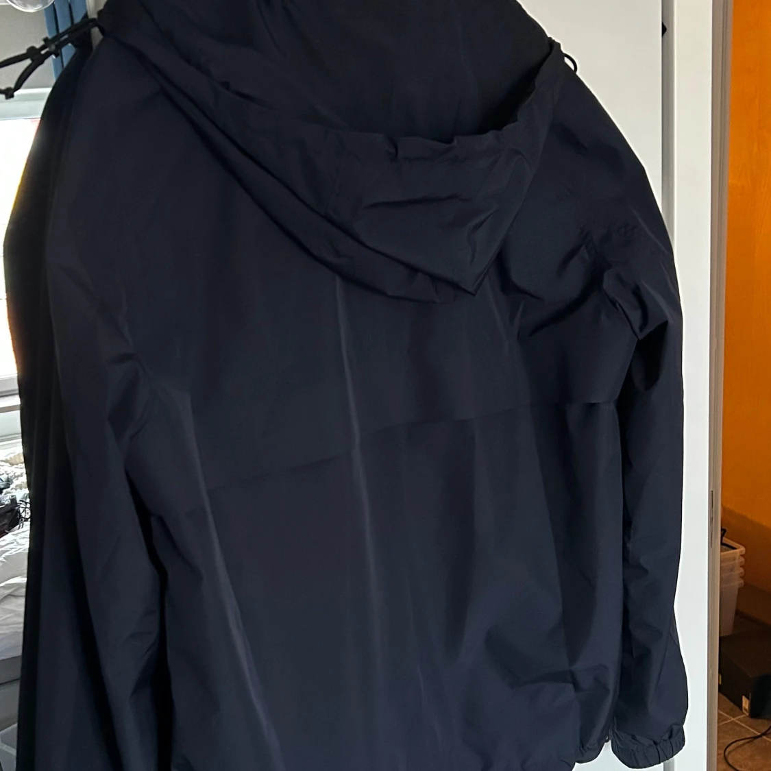 Marinblå vindjacka med huva från H&M - 1