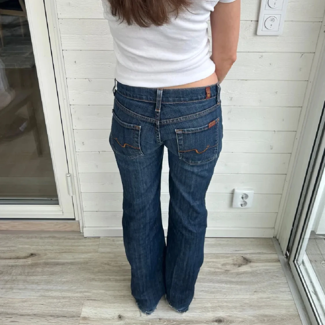 Blå bootcut jeansbyxor - 1