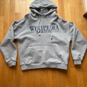 vetements wikipedia editor hoodie - grå vetements wikipedia editor hoodie