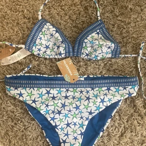 Helt ny Bikini Calzedonia - Helt ny oanvänd bikini med prislappar kvar! Underdel är i storlek M och överdel storlek 80a/75b/70c