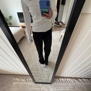 Kostymbyxor bikbok  - Fina raka kostymbyxor som tyvärr blivit för små för mig