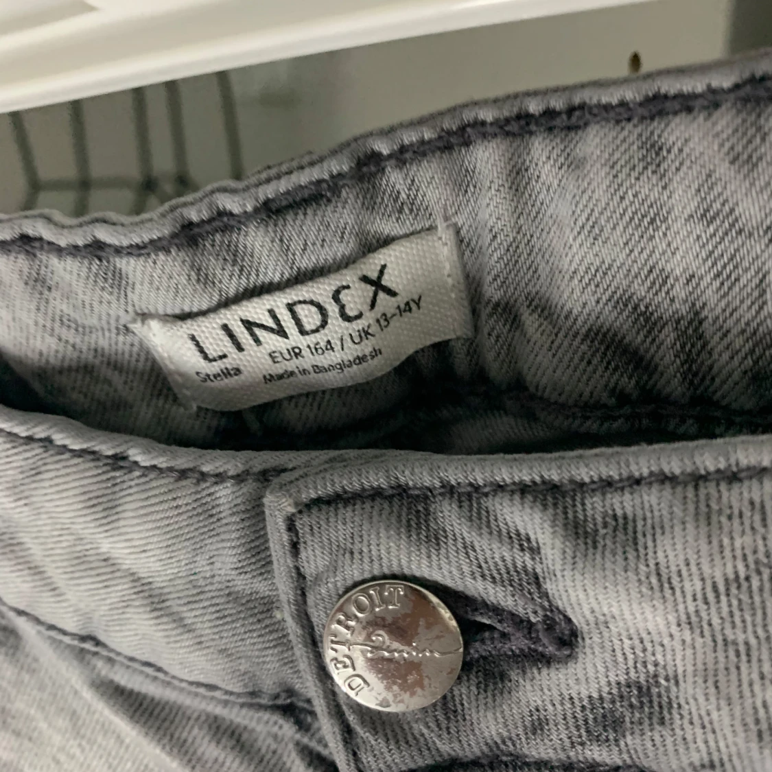 Grå jeansbyxor från Lindex - 2