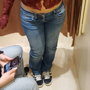 Lbt jeans - super fina ltb jeans i modellen valerie i bra skick. storlek W27/L32, passar mig i längden som är 158. köpta från plick men säljer då de tyvärr är för stora för mig🩷 pris kan diskuteras🩷